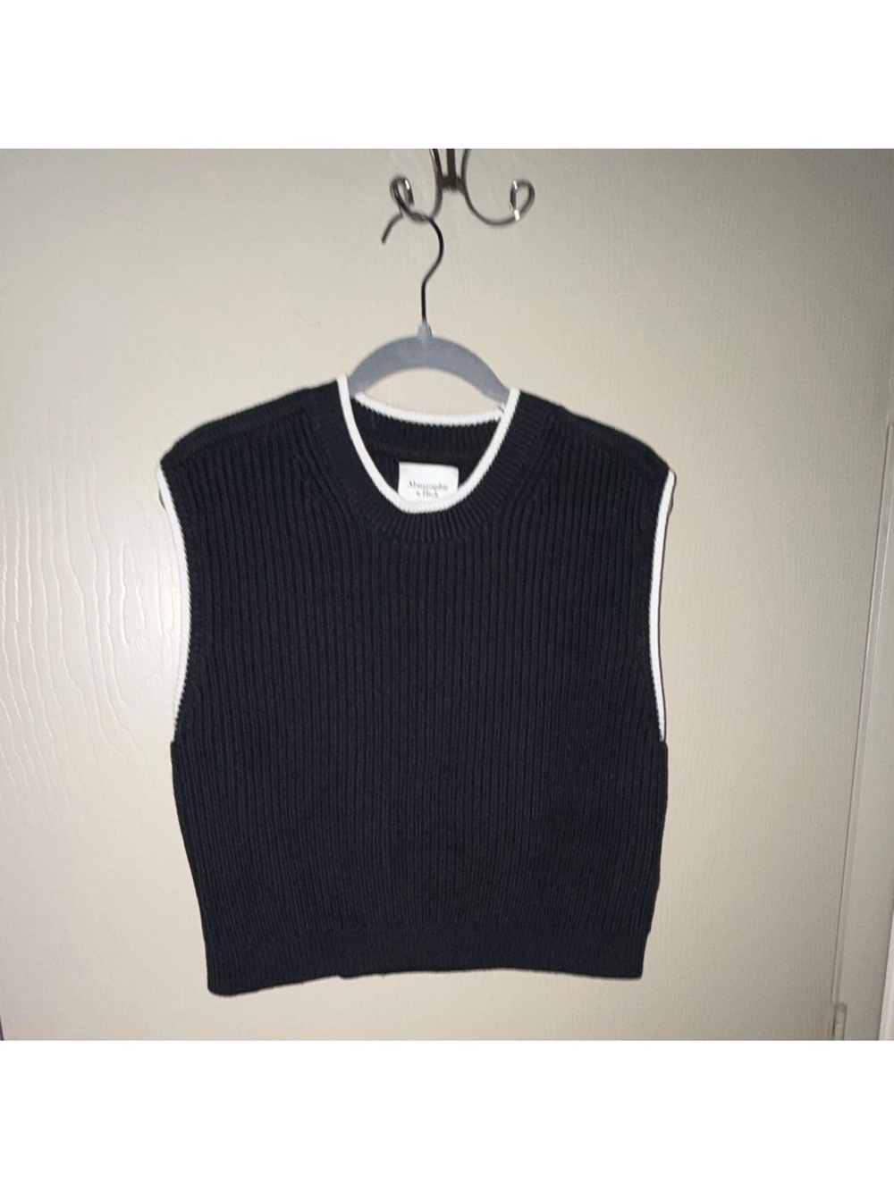 Abercrombie & Fitch Navy Sleeveless Ribbed Crewneck Vest with White Trim